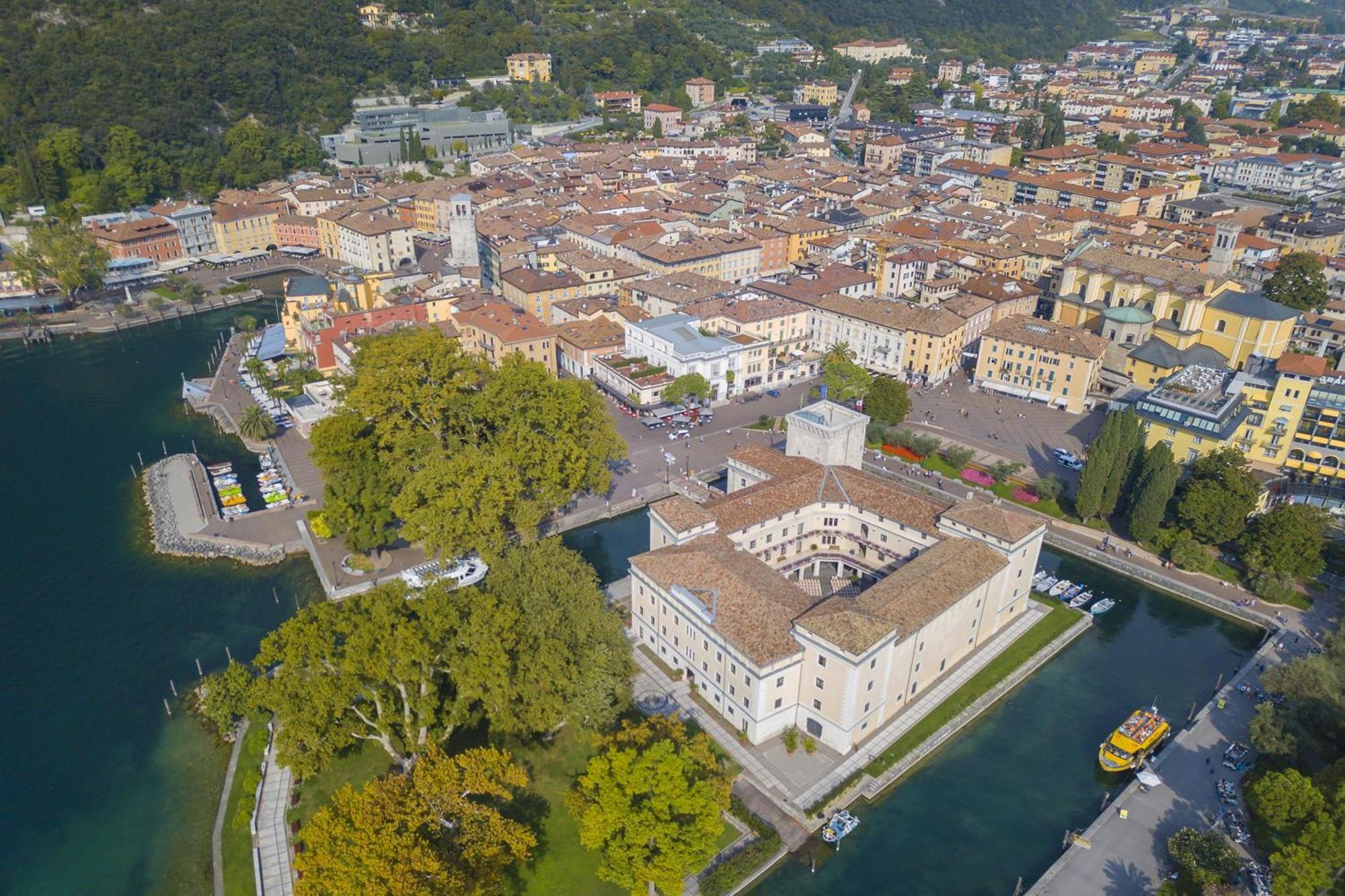 Antares150M From The Lake - Happy Rentals Riva del Garda Exteriör bild